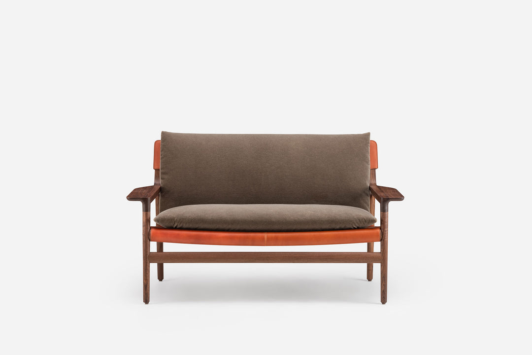 DANISH OILED WALNUT & DARK TAN LEATHER & BYRAM 361 (MODEL: MZ)