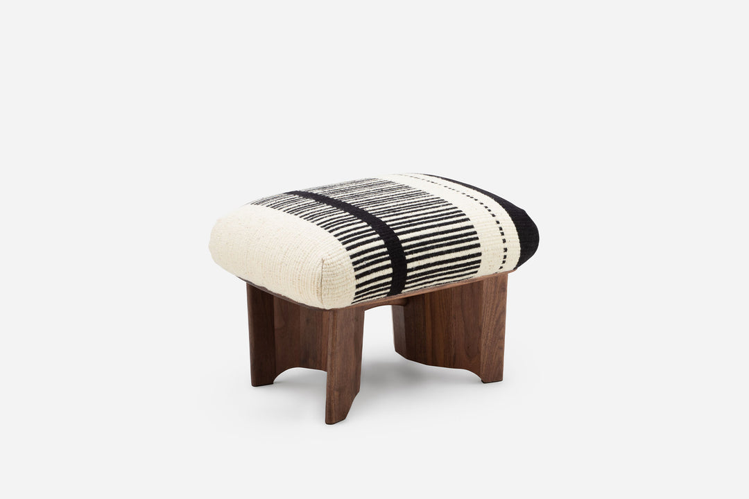 DANISH OILED WALNUT & MANTA LIDO PRETO / CRU