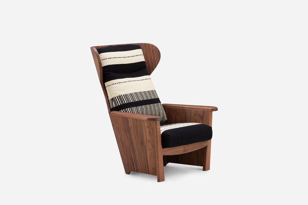 DANISH OILED WALNUT & MANTA LIDO PRETO / CRU