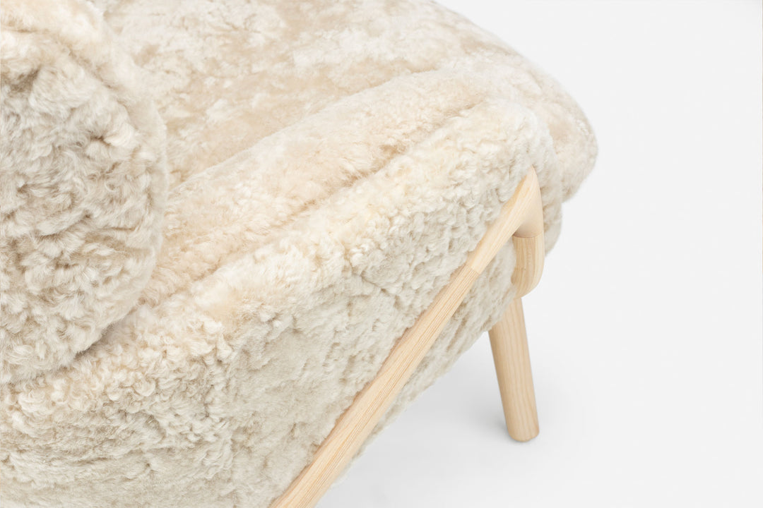 WHITE OILED ASH & MOHAWI CURLY SHEEPSKIN