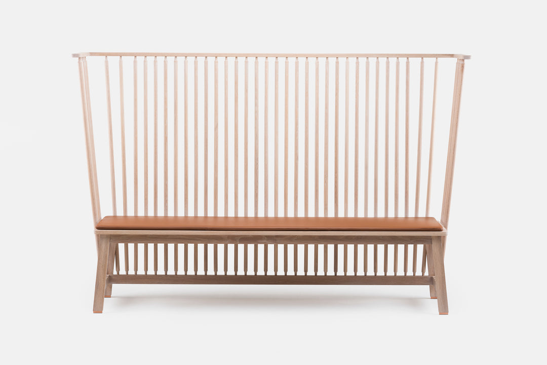 WHITE OILED OAK  (+ OPTIONAL SEAT PAD IN BROWN NATURAL GRAIN LEATHER)