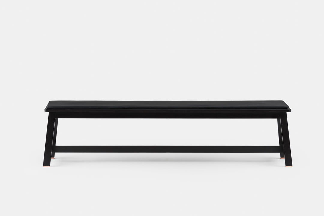 BLACK PAINTED ASH (MODEL: 443 + OPTIONAL SEAT PAD IN BLACK NATURAL GRAIN LEATHER)