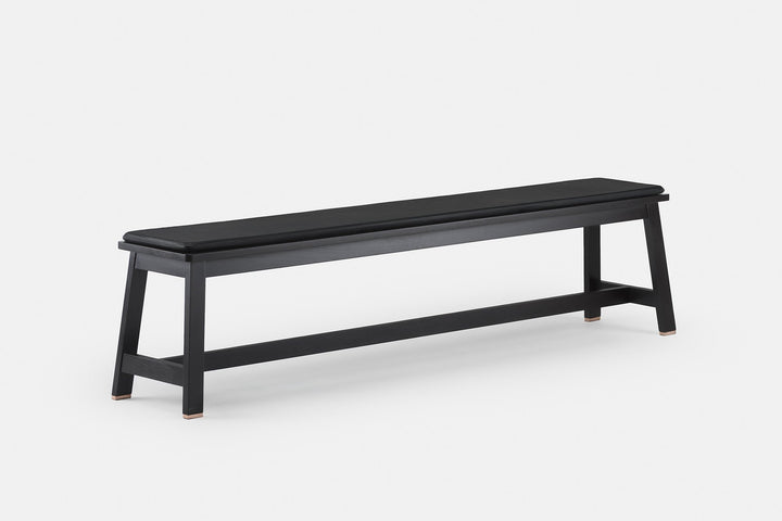 BLACK PAINTED ASH (MODEL: 443 + OPTIONAL SEAT PAD IN BLACK NATURAL GRAIN LEATHER)